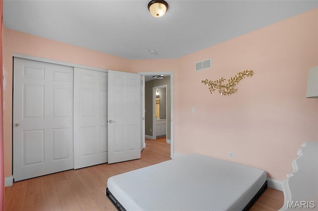 3837 Bedford Pointe Dr, Wentzville, MO 63385 - bedroom featuring light wood finished floors and a closet