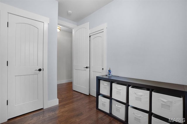 1316 Breezeridge Dr, Des Peres, MO 63131 - hallway featuring dark wood finished floors and baseboards