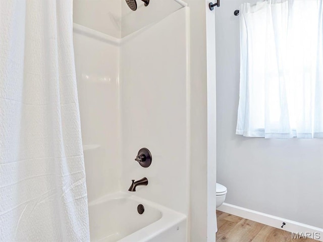 484 Hayden Dr, Waterloo, IL 62298 - full bathroom featuring shower / bath combo, toilet, wood finished floors, and baseboards