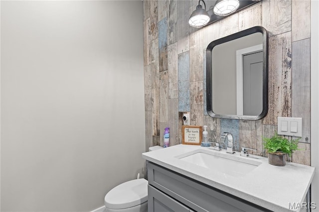2262 Brown Rd, Van Buren, MO 63965 - bathroom with vanity, toilet, and tasteful backsplash
