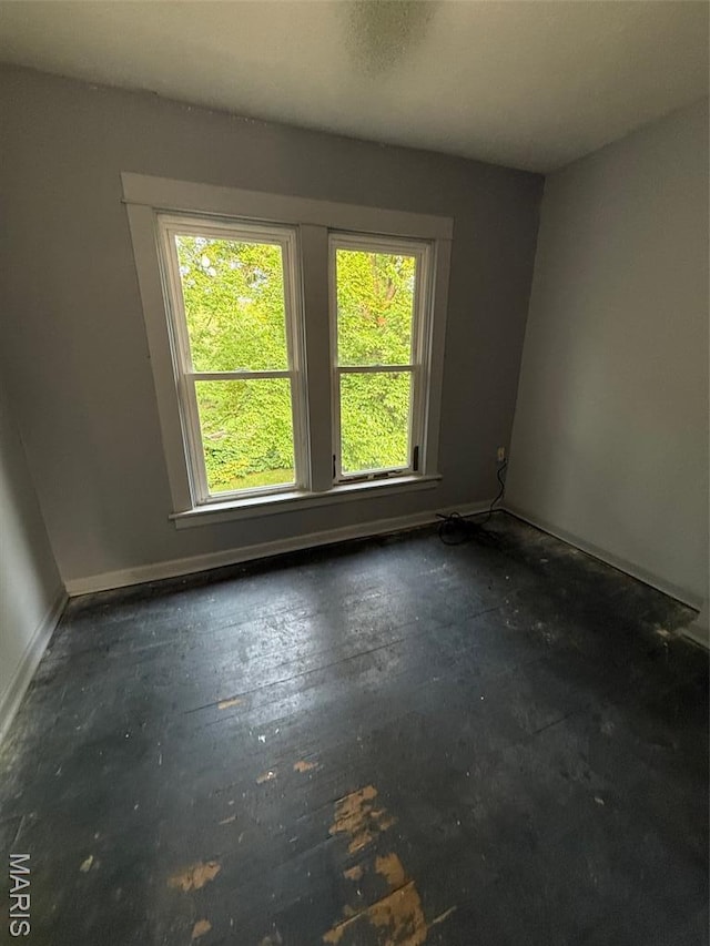 2213 Johnson St, Alton, IL 62002 - unfurnished room featuring healthy amount of natural light and baseboards