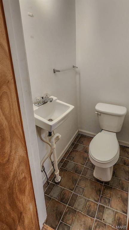 2213 Johnson St, Alton, IL 62002 - bathroom featuring toilet, a sink, and baseboards