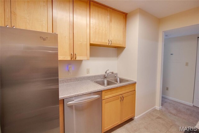 9041 N Swan Cir, Saint Louis, MO 63144