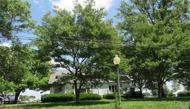 1113 E Market St, Red Bud, IL 62278 - view of front facade with a front lawn