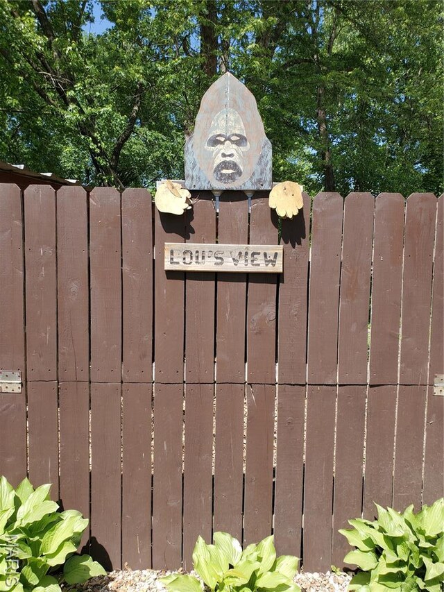 303 Arrowhead Trl, Hermann, MO 65041 - exterior view of a gate