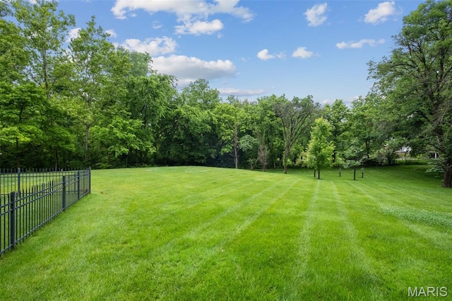 9 Arlington Oaks Ct, Town And Country, MO 63017 - view of yard
