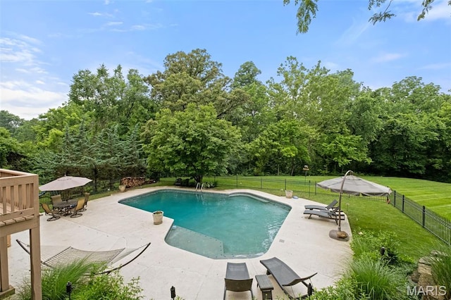 9 Arlington Oaks Ct, Town And Country, MO 63017 - view of swimming pool featuring a patio area and outdoor dining area