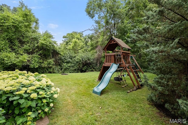 9 Arlington Oaks Ct, Town And Country, MO 63017 - view of playground with a lawn