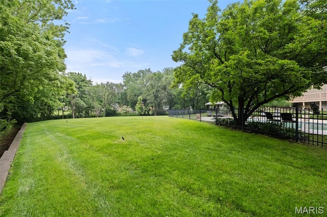 9 Arlington Oaks Ct, Town And Country, MO 63017 - view of yard