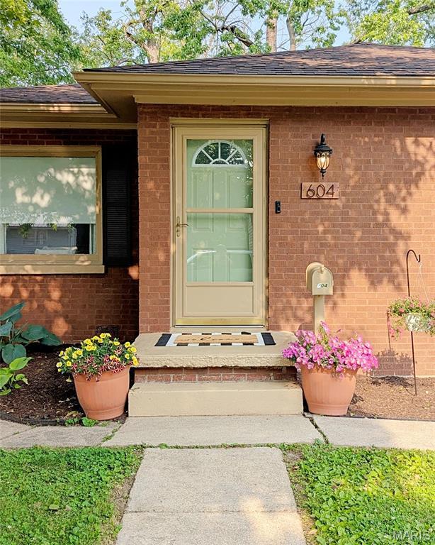 604 N Hena St, Greenville, IL 62246 - view of exterior entry with brick siding
