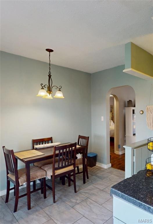 604 N Hena St, Greenville, IL 62246 - dining room featuring arched walkways and baseboards