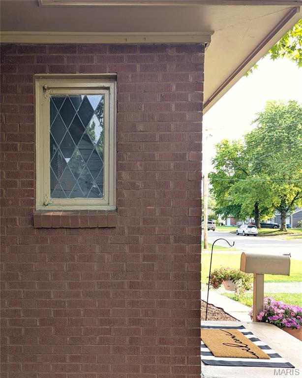 604 N Hena St, Greenville, IL 62246 - exterior view of brick siding