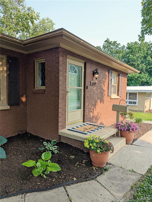604 N Hena St, Greenville, IL 62246 - entrance to property featuring brick siding