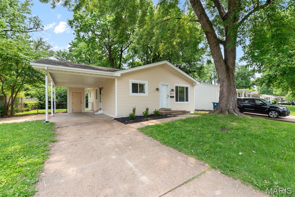 6714 Sandy Hill Dr, Hazelwood, MO 63042 - photo 1