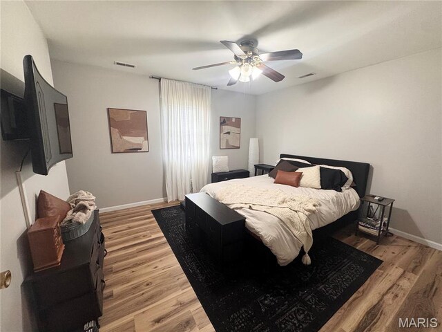 1319 W Church St, Bowling Green, MO 63334 - bedroom featuring light wood-style floors, baseboards, and a ceiling fan