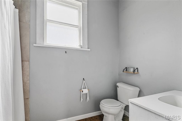 330 Elliott Ave, Chaffee, MO 63740 - full bath with toilet, vanity, a shower with curtain, and baseboards