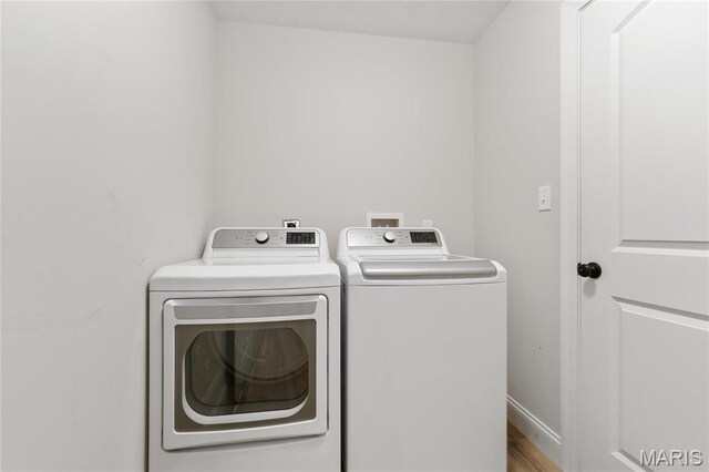 7405 Shadow Point Dr, Saint Louis, MO 63129 - laundry area featuring washer and dryer
