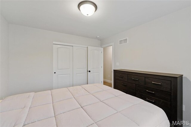 7405 Shadow Point Dr, Saint Louis, MO 63129 - bedroom with a closet and baseboards
