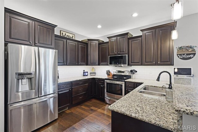3312 Royal Crest Cir, Washington, MO 63090