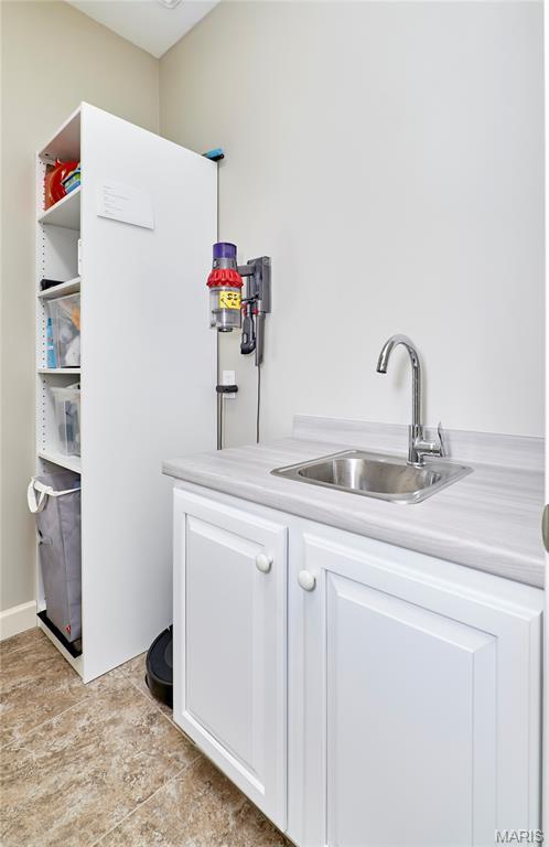 733 Hillenkamp Dr, Weldon Spring, MO 63304