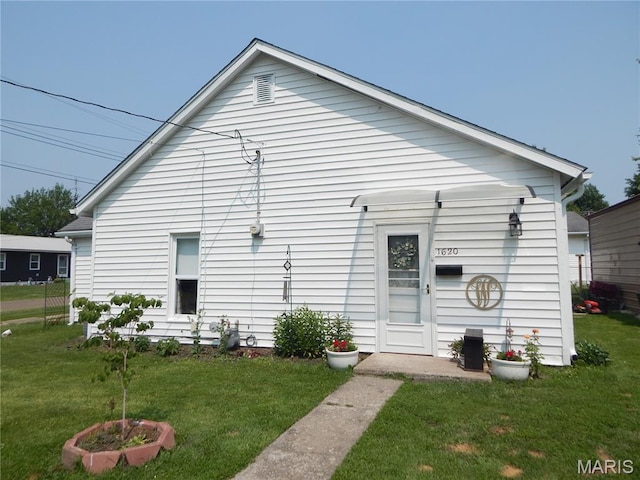 1620 W Centennial Ave, Bowling Green, MO 63334 - rear view of house featuring a yard