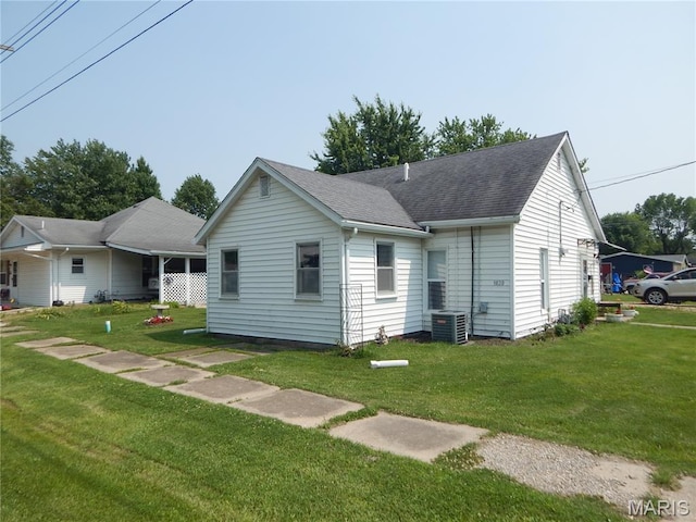 1620 W Centennial Ave, Bowling Green, MO 63334 - view of front of house featuring central air condition unit, a front yard, and roof with shingles