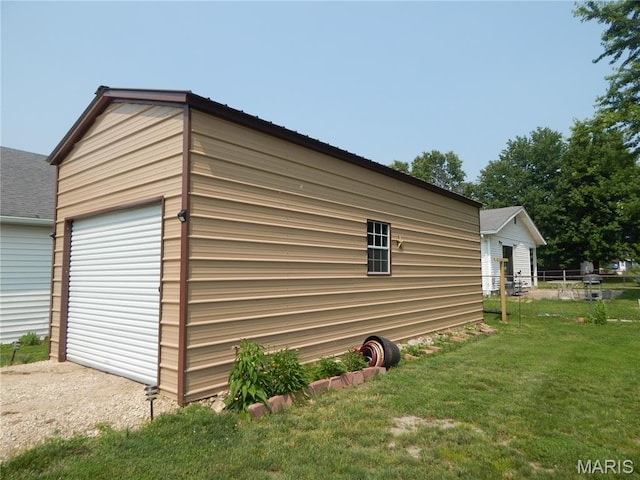 1620 W Centennial Ave, Bowling Green, MO 63334 - view of side of property with roof with shingles