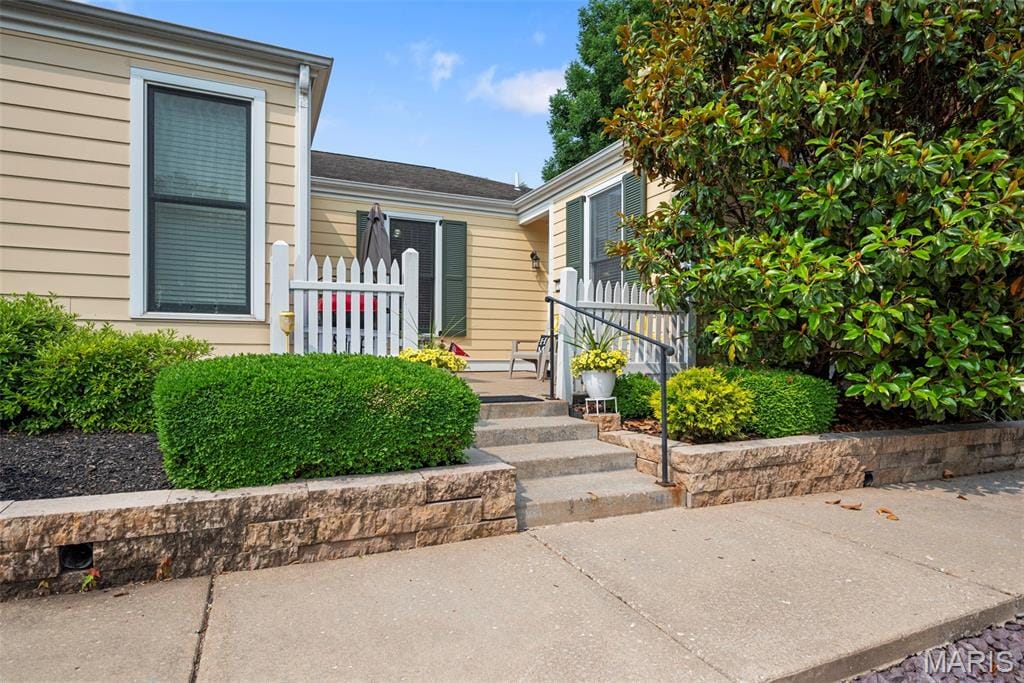 3245 Canal St, Saint Charles, MO 63301 - view of property entrance