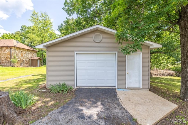 3936 State Highway 142, Doniphan, MO 63935 - detached garage featuring driveway
