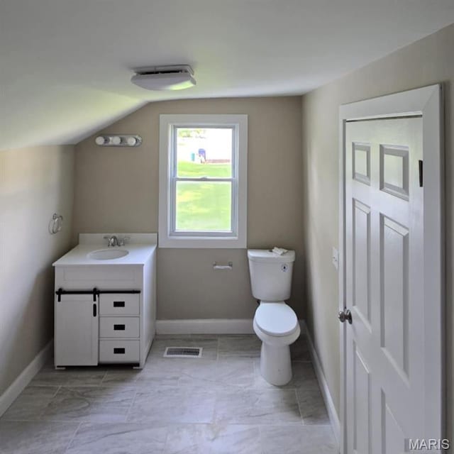 923 S High St, Belleville, IL 62220 - bathroom with vanity and vaulted ceiling