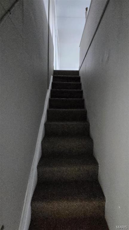 923 S High St, Belleville, IL 62220 - view of staircase
