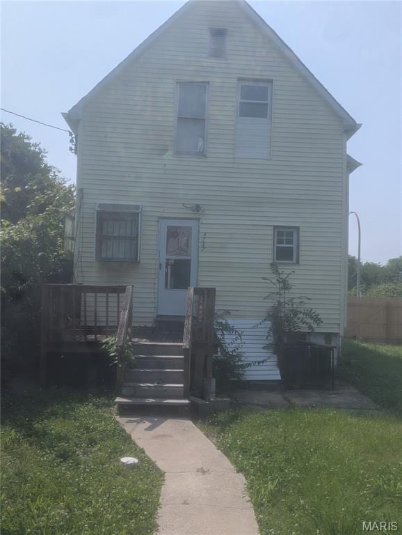 4737 Beacon Ave, Saint Louis, MO 63120 - back of property with a deck