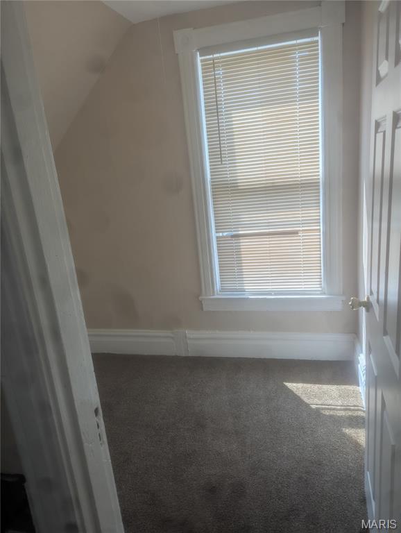 4737 Beacon Ave, Saint Louis, MO 63120 - bonus room featuring vaulted ceiling and carpet