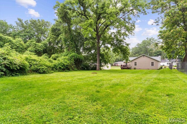 9138 Lynwood Ln, Fairview Heights, IL 62208 - view of grassy yard featuring a deck