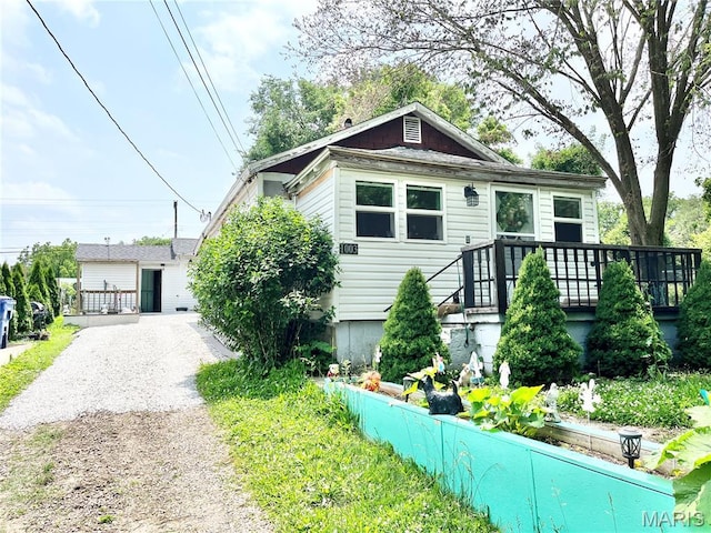 1003 W Ellis St, Salem, MO 65560 - view of front of house featuring gravel driveway and a deck