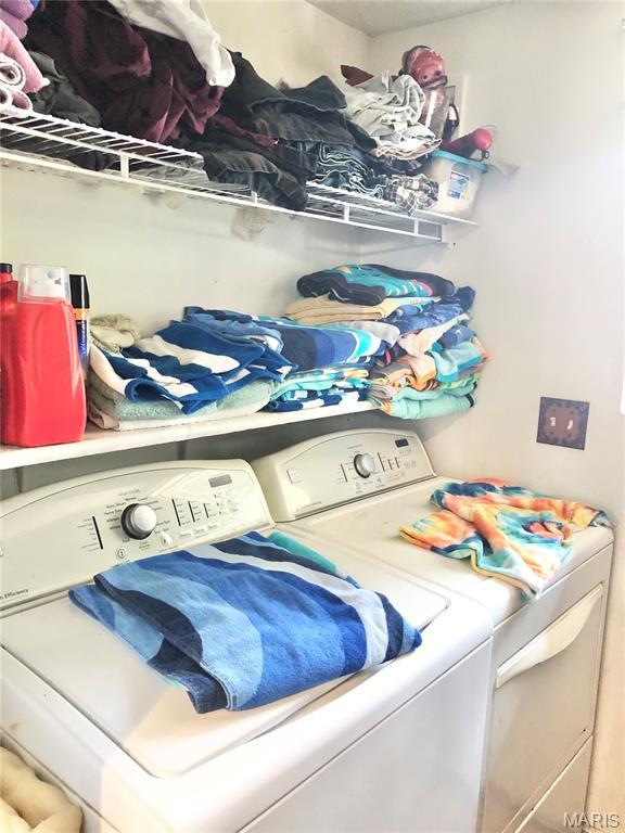 1003 W Ellis St, Salem, MO 65560 - laundry room with separate washer and dryer