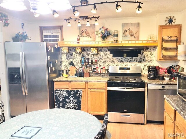1003 W Ellis St, Salem, MO 65560 - kitchen with stainless steel appliances, crown molding, and light wood-type flooring