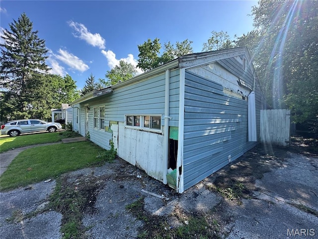 9833 Dennis Dr, Riverview, MO 63136 - view of side of home