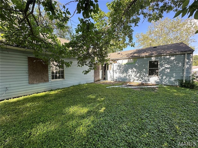 9833 Dennis Dr, Riverview, MO 63136 - back of house featuring a yard