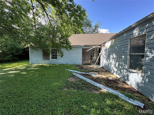 9833 Dennis Dr, Riverview, MO 63136 - view of grassy yard