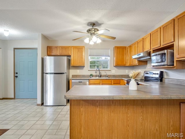 109 E Red Bud Ct, Valmeyer, IL 62295 - kitchen with appliances with stainless steel finishes, under cabinet range hood, a peninsula, a textured ceiling, and ceiling fan