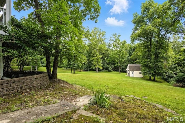 18232 Prickly Pear Ct, Pacific, MO 63069 - view of grassy yard featuring a storage shed