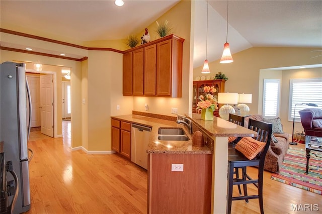 426 Vancroft Pl, Ofallon, IL 62269 - kitchen with stainless steel appliances, a peninsula, a breakfast bar area, light wood-type flooring, and vaulted ceiling