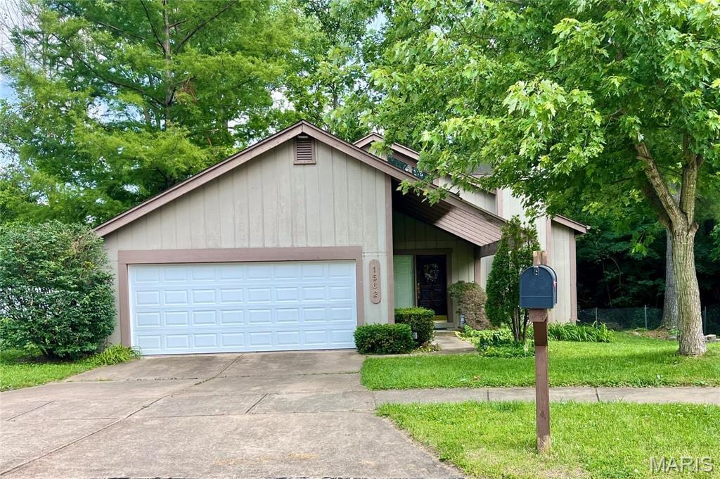 1562 Rishon Hill Dr, Creve Coeur Township, MO 63146 - photo 1