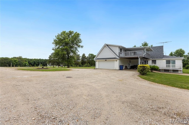 2280 Ebert Ln, Wentzville, MO 63385 - view of front of house featuring dirt driveway and an attached garage