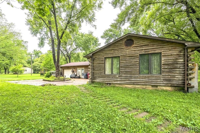 10049 Chateau Rd, Sullivan, MO 63080 - rear view of property with log exterior, an attached garage, a lawn, and crawl space
