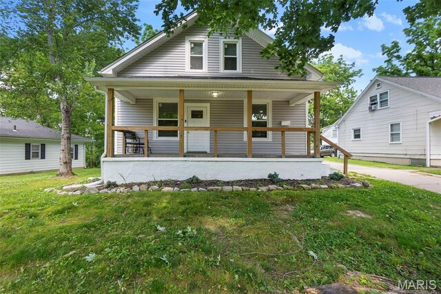 1210 Perryville Rd, Cape Girardeau, MO 63701 - view of front of property featuring a porch and a front yard