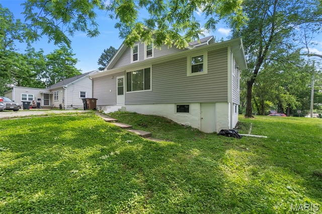 1210 Perryville Rd, Cape Girardeau, MO 63701 - view of front of home with a front lawn