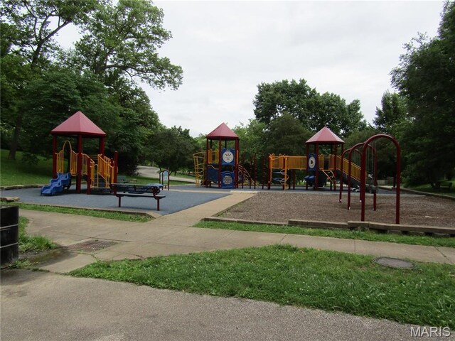 6151 Columbia Ave, Saint Louis, MO 63139