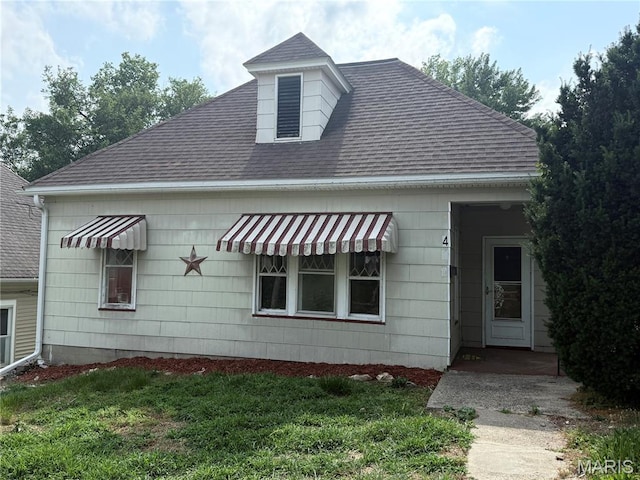 417 N Section St, Hannibal, MO 63401 - view of home's exterior featuring a shingled roof and a lawn